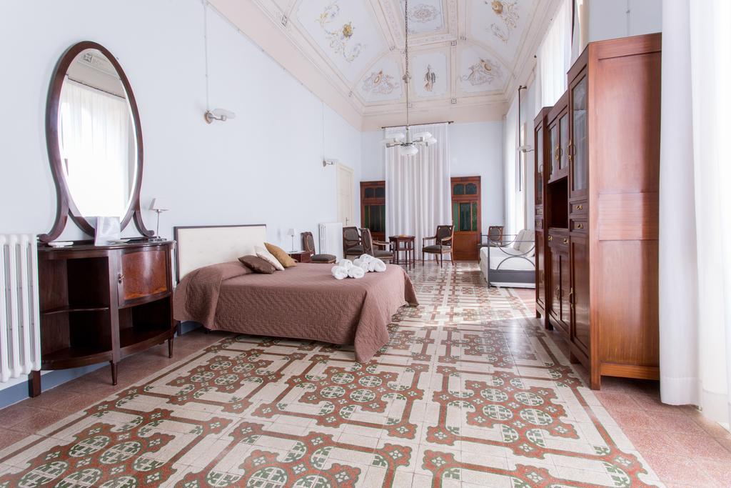 ガリポリ パラッツォ ヴァッレボーナ Bed & Breakfast エクステリア 写真